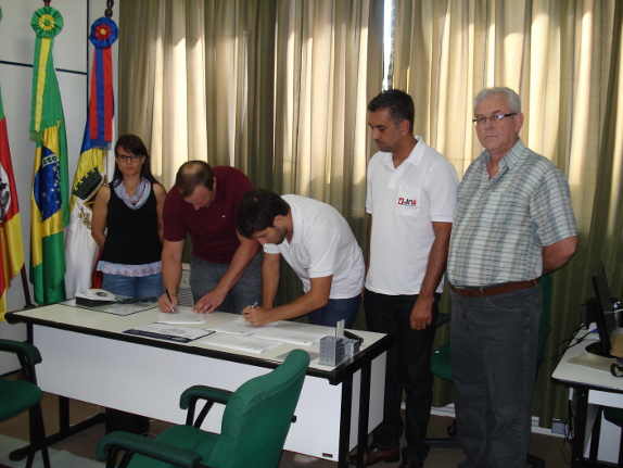 assinaturadocontrato2.JPG