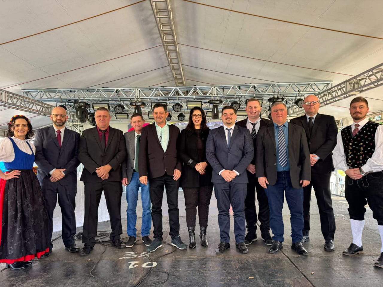 Câmara Municipal de Agudo homenageia colonos e motoristas em Sessão Solene na Volksfest